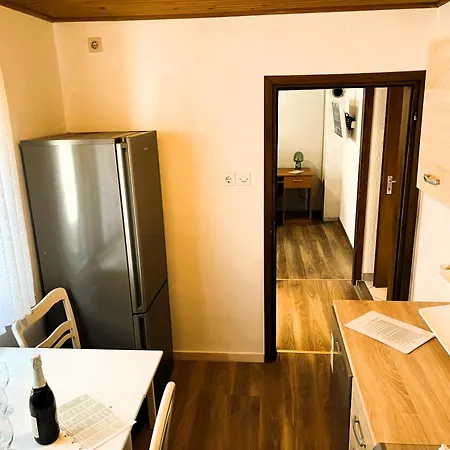 Tina Lejlighed Karojba